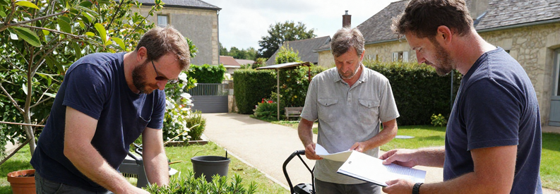 Comparaison Prestations Jardinier Essonne 91 Jardinier professionnel Essonne réalisant différentes prestations entretien jardin et présentant estimation travaux
